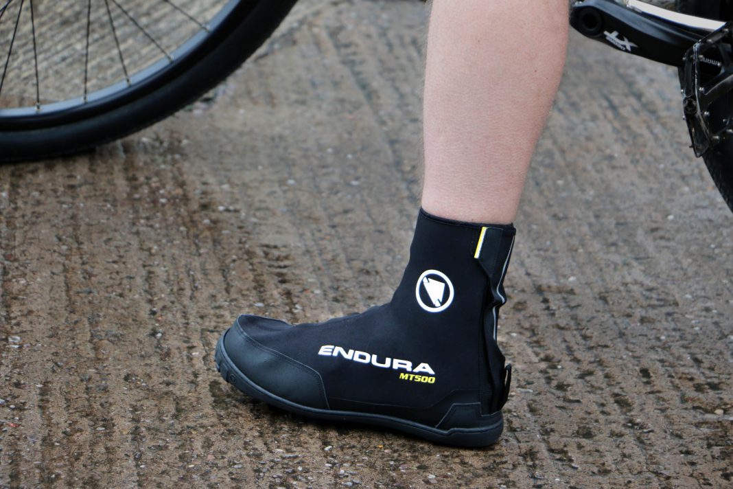 Endura mt500 plus overshoes for flat pedals on sale