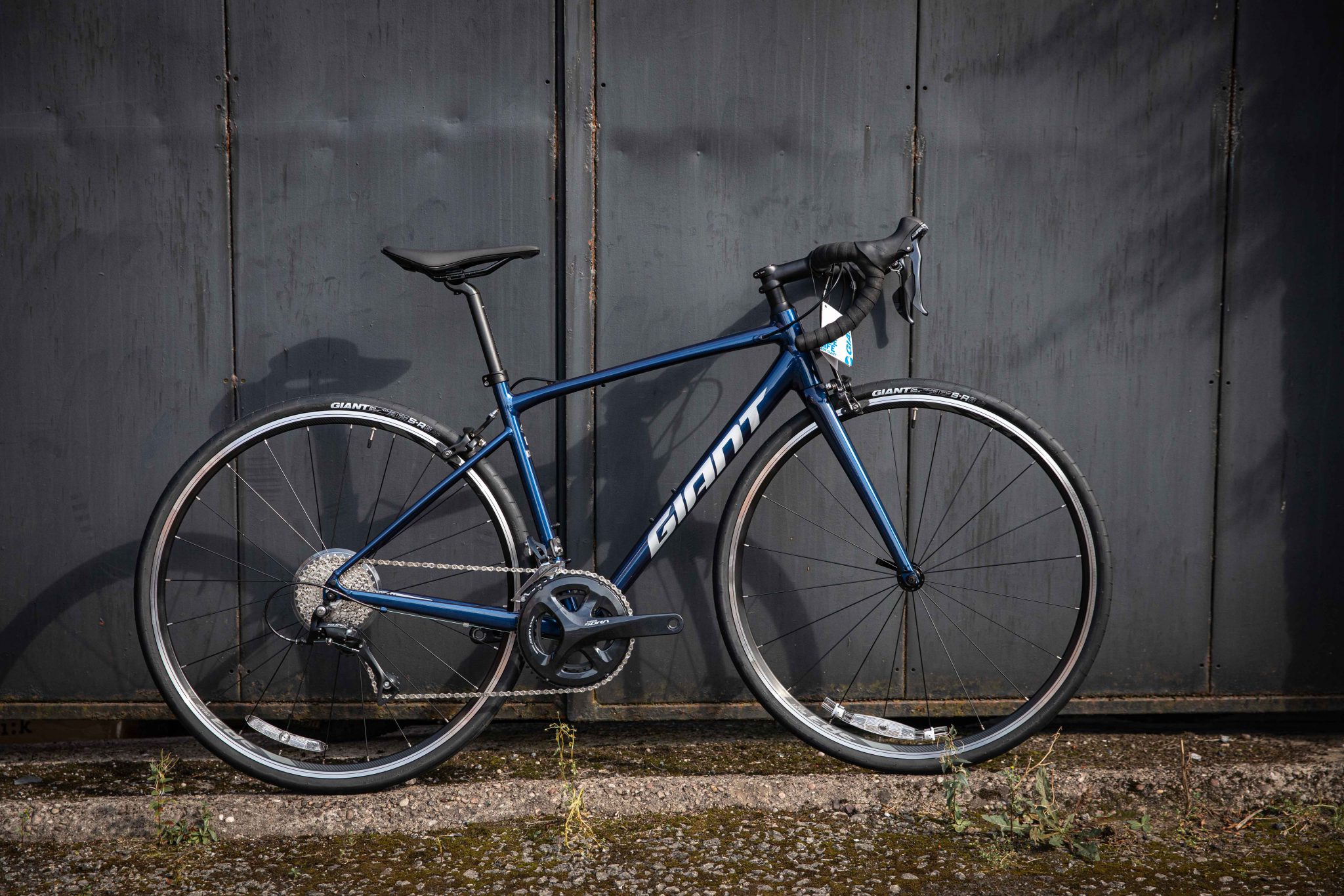 Giant contend 1 2021 road bike sale